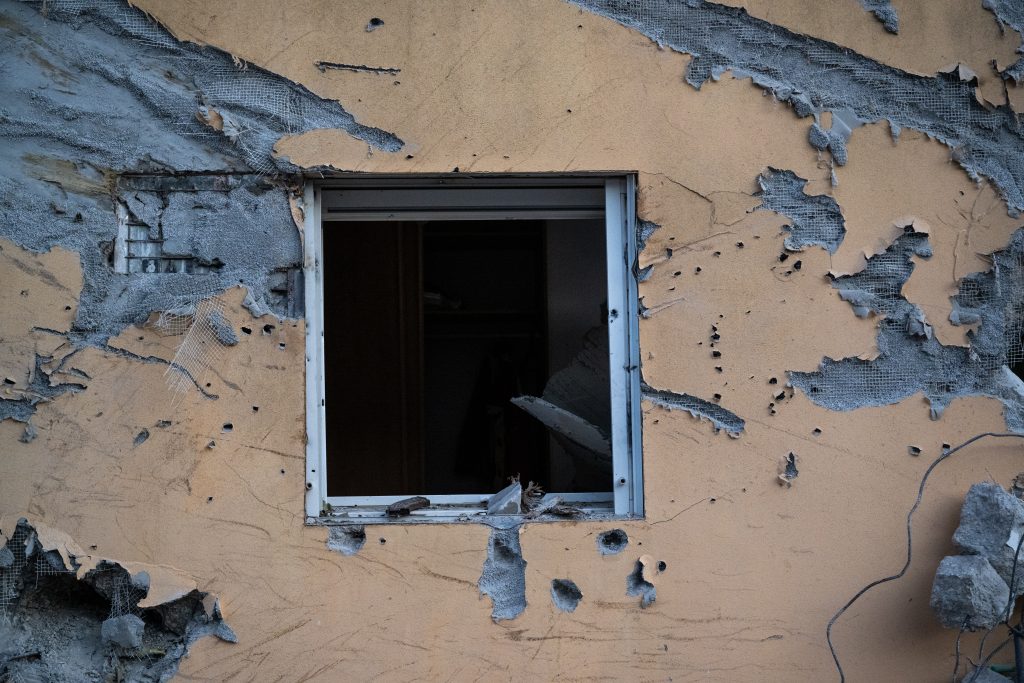 BE'ERI, ISRAEL - OCTOBER 11: The window of a house is broken and the wall around it is covered in bullet holes where days earlier Hamas militants killed over a hundred civilians near the border with Gaza on October 11, 2023 in Be'eri, Israel. (Photo by Alexi J. Rosenfeld/Getty Images)