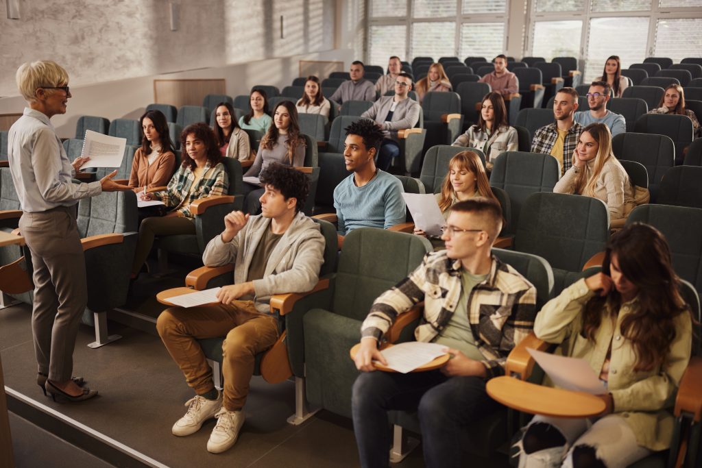 Large group of university students in classroom discussion. (skynesher/Getty Images)