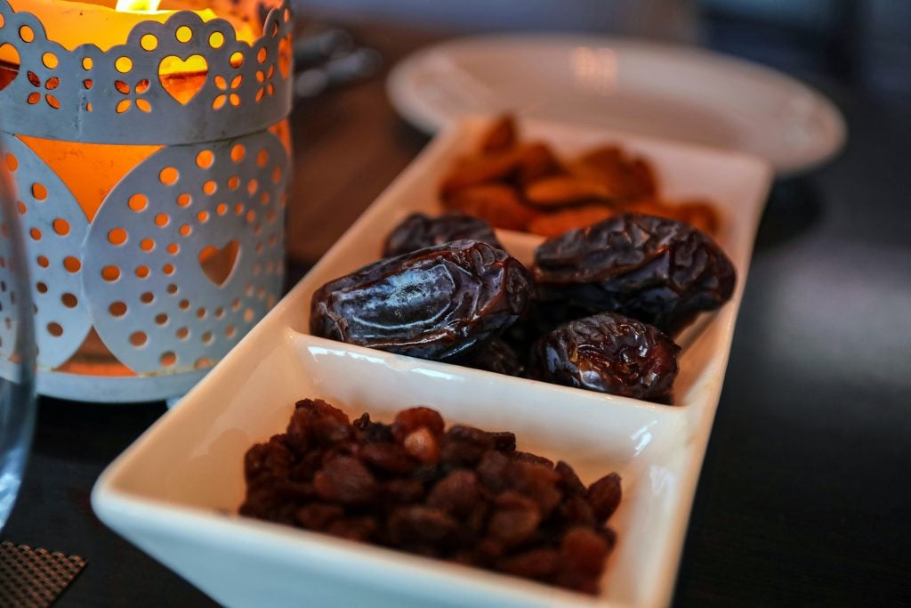 Dates and snacks for breaking fast during Ramadan. (Photo by Zak Chapman/Pexels/Creative Commons)