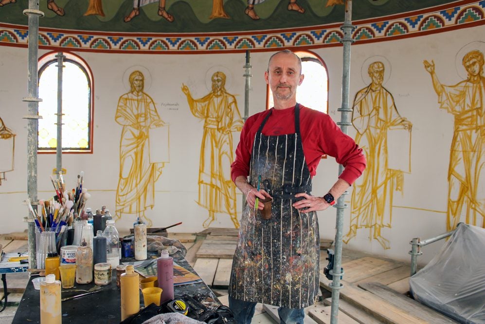 Ukrainian artist Vladimir Grygorenko pauses while painting an iconic representation of the Ascension of Christ in the cupola of St. John the Baptist Orthodox Church in Euless, Texas, on March 6, 2025. His mission is to complete the project by Pascha, also known as Easter. (Photo by Marissa Greene