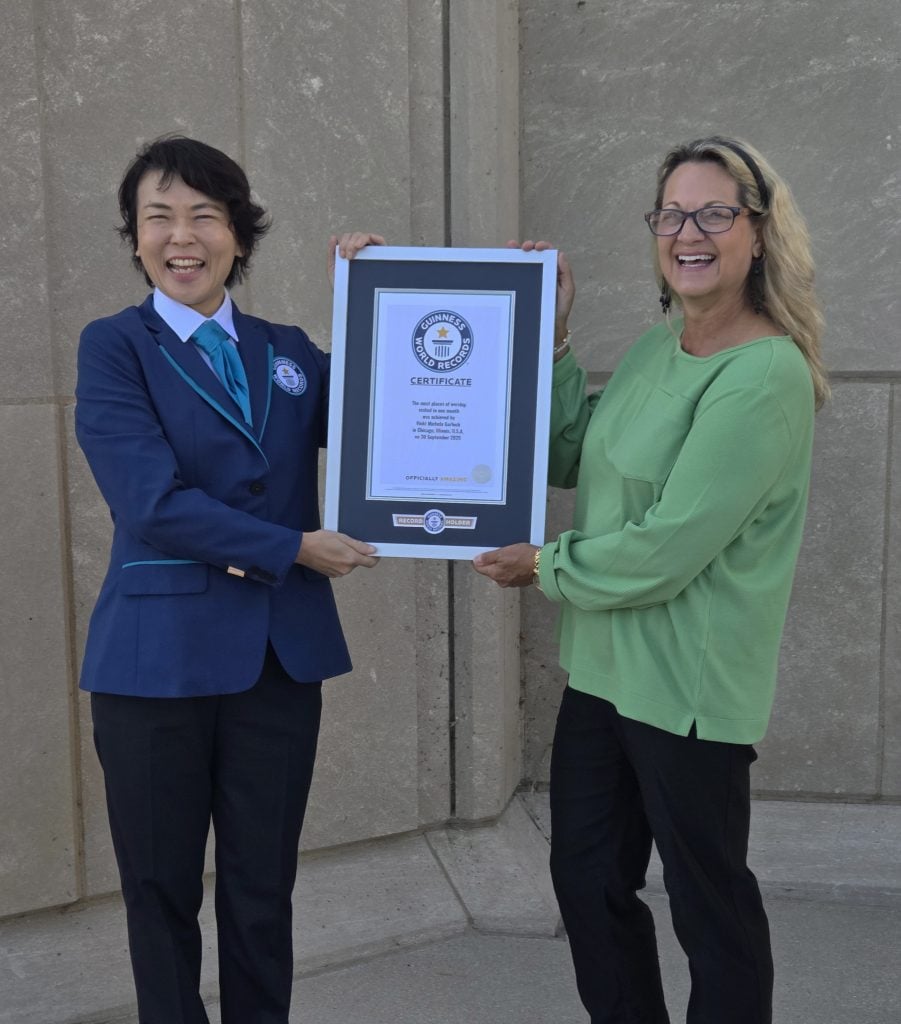 Vicki Garlock poses with a judge from Guinness as she receives her world record certificate. (Photo courtesy of Vicki Garlock) 