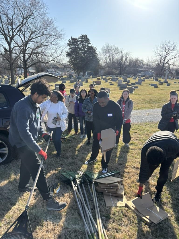 Spring Break in St. Louis: Interfaith in Action participants volunteer at Greenwood Cemetery. Photo by Callista Isabelle