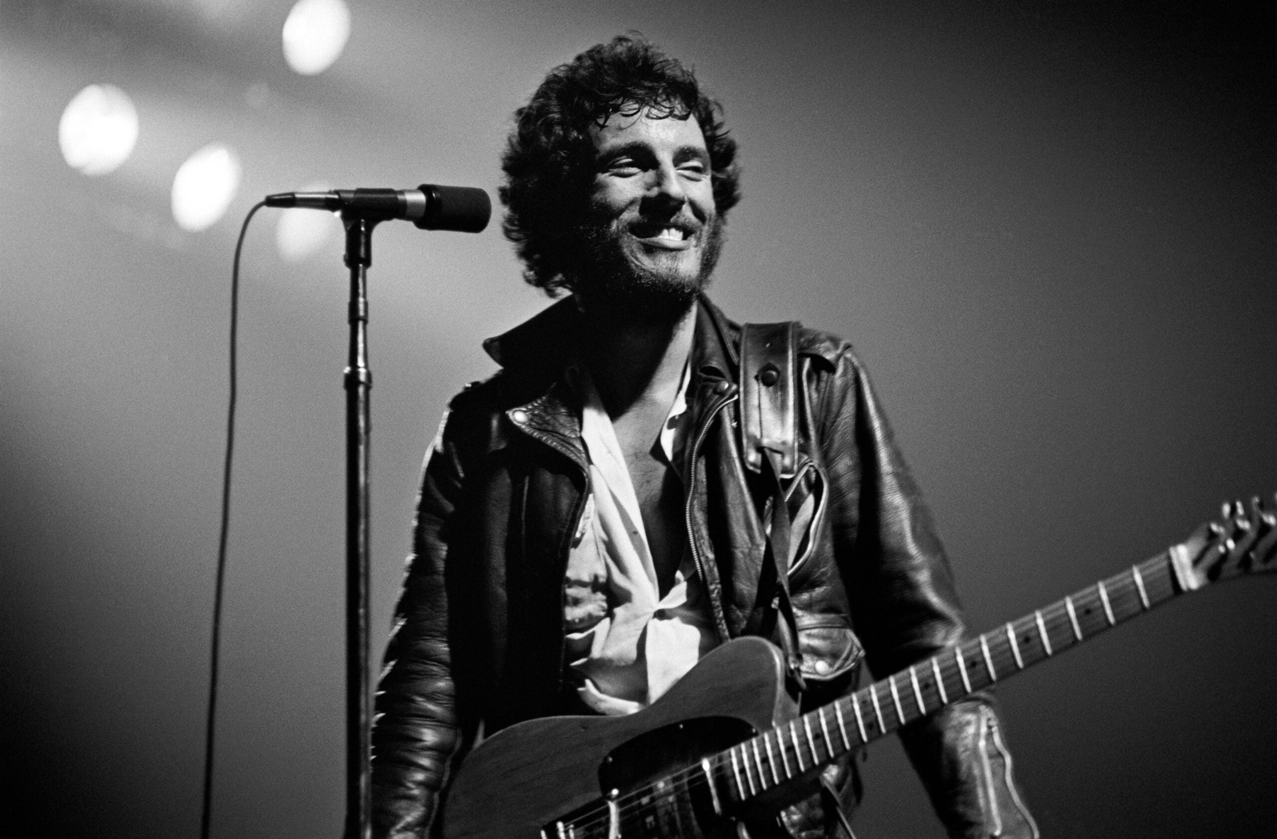 UNITED STATES - OCTOBER 11:  REDBANK  Photo of Bruce SPRINGSTEEN, Bruce Springsteen performing on stage - Born to Run Tour, 27  (Photo by Fin Costello/Redferns)